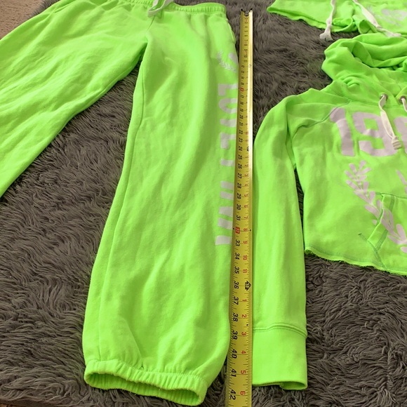 VS PINK NEON GREEN SWEAT SET WOMENS - Picture 10 of 13